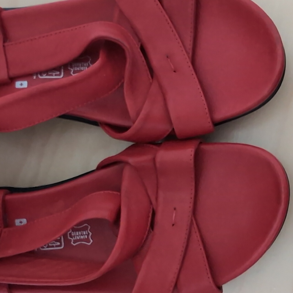 2/$50๐RED LEATHER SANDALS - Picture 6 of 13